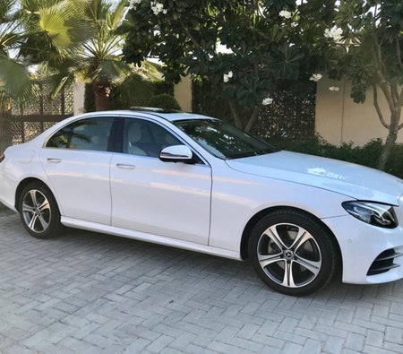 Location Mercedes Benz E300 2019 dans Dubai