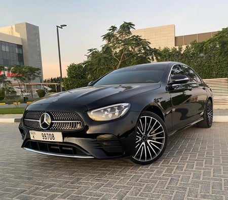 Location Mercedes Benz E300 2019 dans Dubai