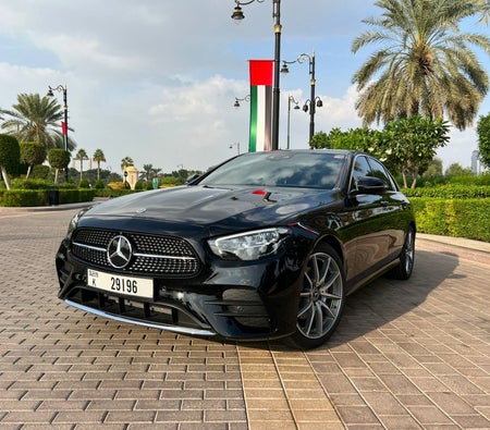 Location Mercedes Benz E300 2023 dans Dubai