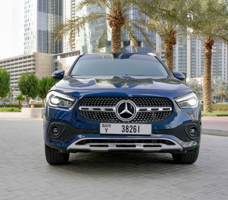 Huur Mercedes-Benz GLA 250 2021 in Sharjah