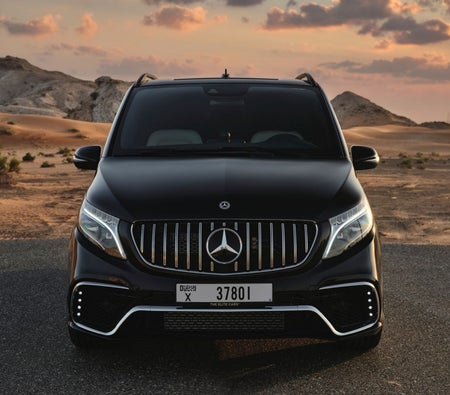 Huur Mercedes-Benz V250 VIP-editie 2022 in Abu Dhabi