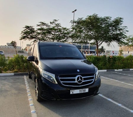 Location Mercedes Benz V250 2017 dans Dubai