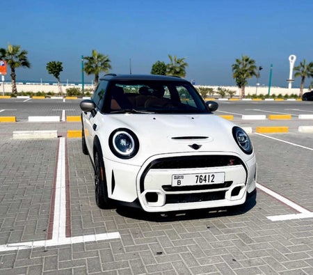 Alquilar Mini Cooper S 2024 en Dubai