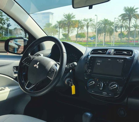 Huur Mitsubishi Attractie 2022 in Dubai