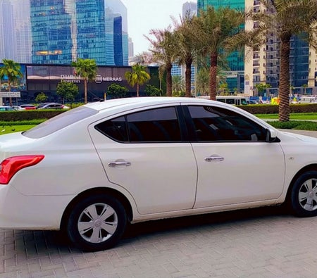 Huur Nissan Zonnig 2020 in Sharjah