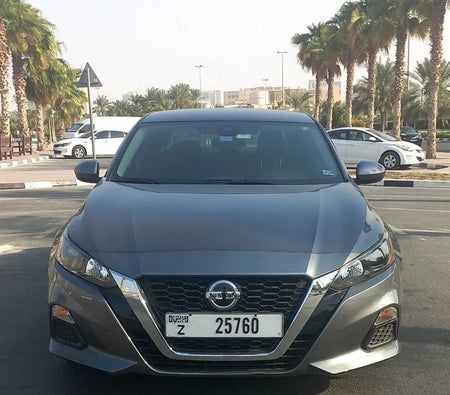 Huur Nissan Altima 2022 in Dubai