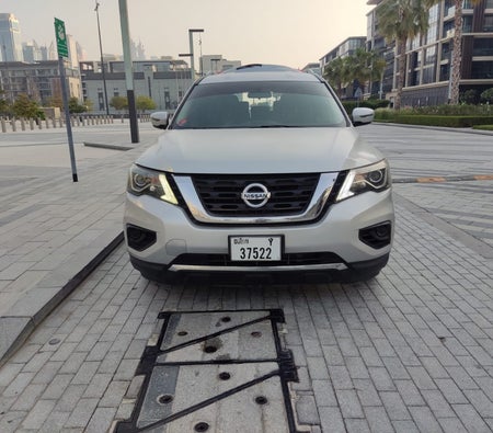 Miete Nissan Pfadfinder 2019 in Dubai