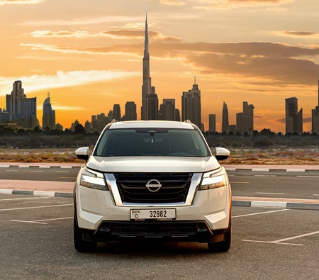 Alquilar Nissan Pionero 2022 en Dubai