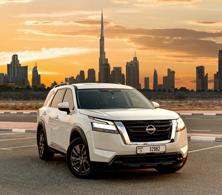 Kira Nissan yol gösterici 2022 içinde Dubai