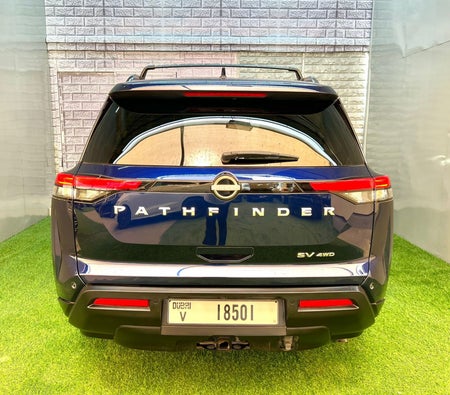 Miete Nissan Pfadfinder 2022 in Dubai