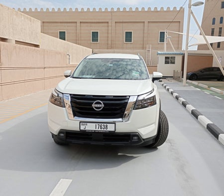 Miete Nissan Pfadfinder 2023 in Dubai