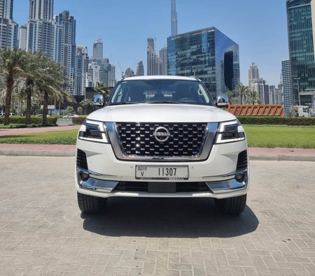 Affitto Nissan Pattuglia Platino V8 2022 in Dubai