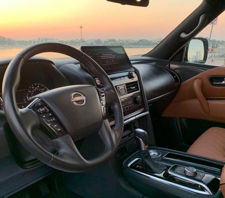 Affitto Nissan V8 di pattuglia 2021 in Dubai