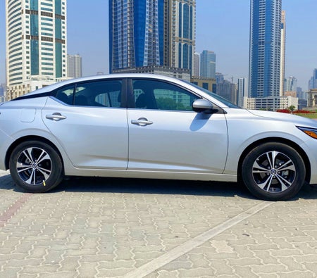 Alquilar Nissan Sentra 2021 en Dubai