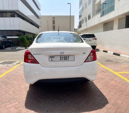 Huur Nissan Zonnig 2018 in Dubai
