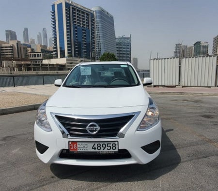 Huur Nissan Zonnig 2022 in Abu Dhabi