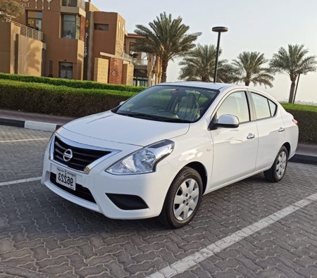 Alquilar Nissan Soleado 2023 en Sharjah