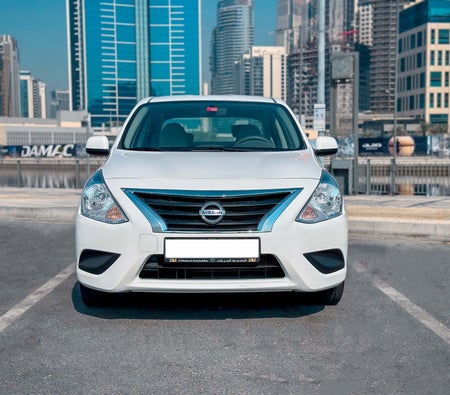 Huur Nissan Zonnig 2023 in Abu Dhabi