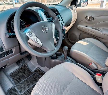 Alquilar Nissan Soleado 2024 en Abu Dhabi