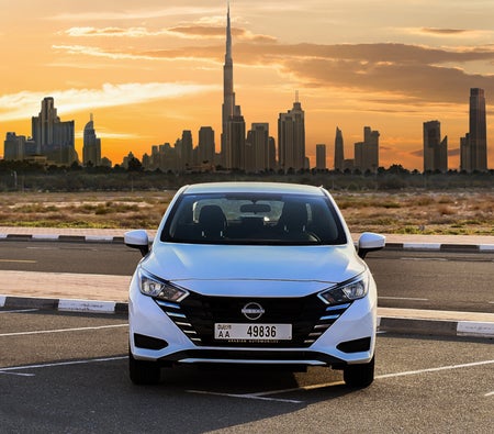 Miete Nissan Sonnig 2024 in Dubai