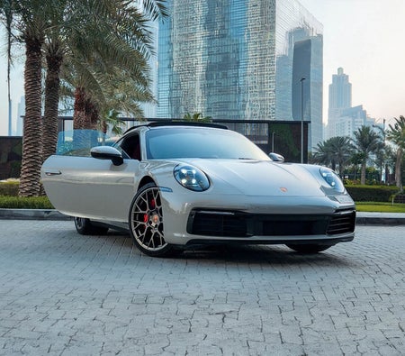 Miete Porsche 911 Carrera 2021 in Dubai