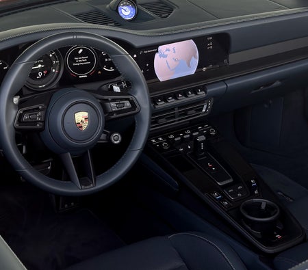 تأجير بورش  911 كاريرا GTS سبايدر 2022 في الشارقة