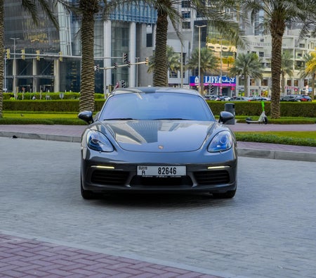 Huur Porsche 718 Kaaiman 2021 in Dubai