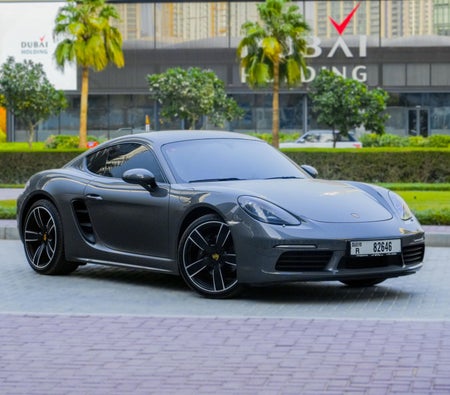 Alquilar Porsche 718 Caimán 2021 en Dubai