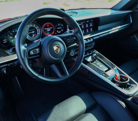 Miete Porsche 911 Turbo S Spyder 2021 in Dubai