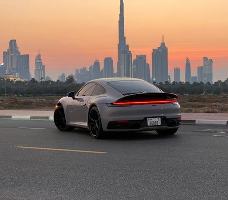 Miete Porsche 911 Carrera S 2021 in Dubai