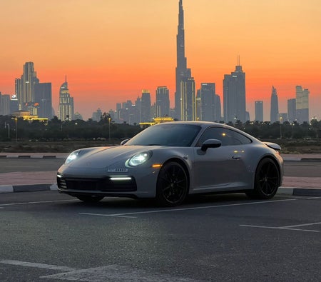 Alquilar Porsche 911 Carrera S 2021 en Dubai