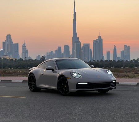 Miete Porsche 911 Carrera S 2021 in Dubai