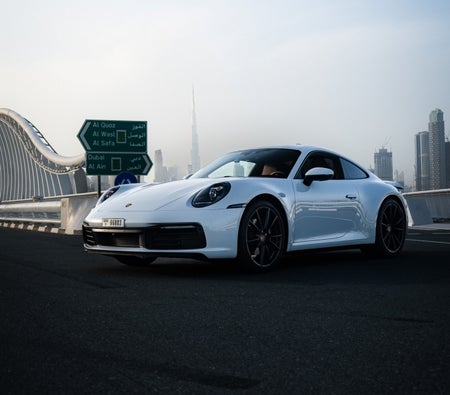 Miete Porsche 911 Carrera 2021 in Dubai