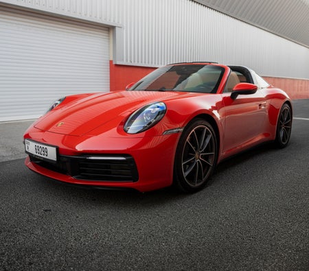 Kira Porsche 911 Targa 4 GTS Spyder 2024 içinde Dubai