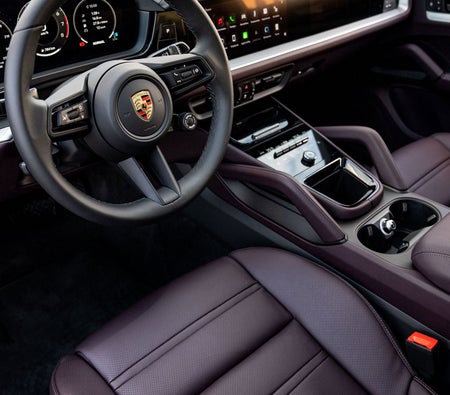 Affitto Porsche Cayenne Coupé Platino 2024 in Dubai