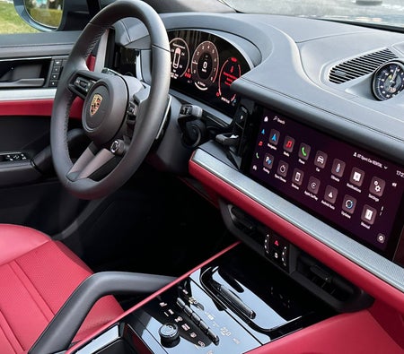 Miete Porsche Cayenne Coupé Platin 2024 in Dubai