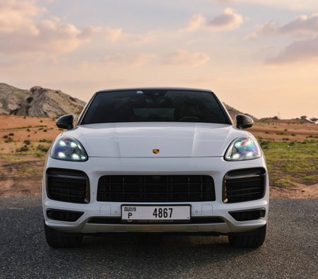 Alquilar Porsche Cayenne Coupe 2021 en Dubai
