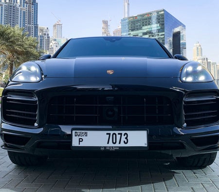 Alquilar Porsche Cayenne GTS 2022 en Dubai