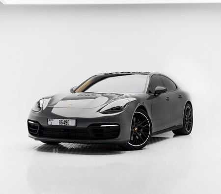 Alquilar Porsche Panamera 2021 en Dubai
