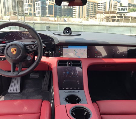 Alquilar Porsche Taycan 4 Cross Turismo 2022 en Dubai