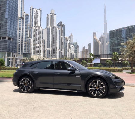 Kira Porsche Taycan 4 Cross Turismo 2022 içinde Dubai