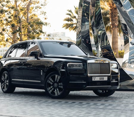 Location Rolls Royce Cullinan 2021 dans Dubai