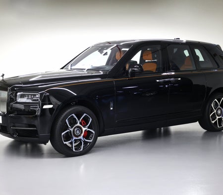 Location Rolls Royce Badge noir de Cullinan 2023 dans Dubai