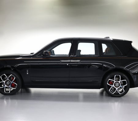 Rolls Royce Cullinan Siyah Rozeti 2023