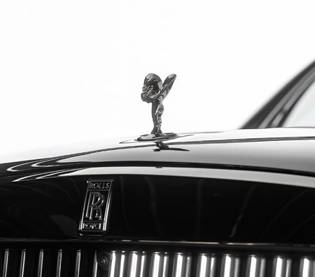 Affitto Rolls Royce Distintivo nero Cullinan 2024 in Dubai