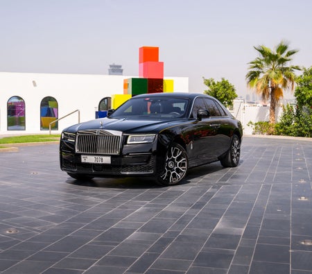 Affitto Rolls Royce Distintivo nero fantasma 2022 in Dubai