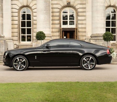 Miete Rolls Royce Schwarzes Wraith-Abzeichen 2021 in London