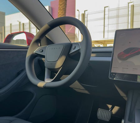 Miete Tesla Modell 3 mit großer Reichweite 2024 in Dubai