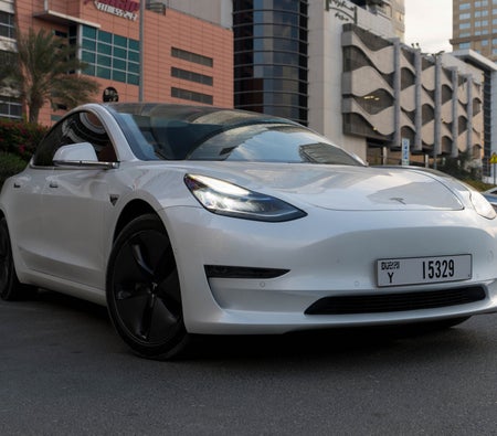 Miete Tesla Modell 3 Standard Plus 2021 in Dubai