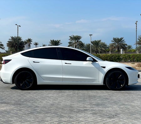 Kira Tesla Model 3 Standart Artı 2024 içinde Dubai